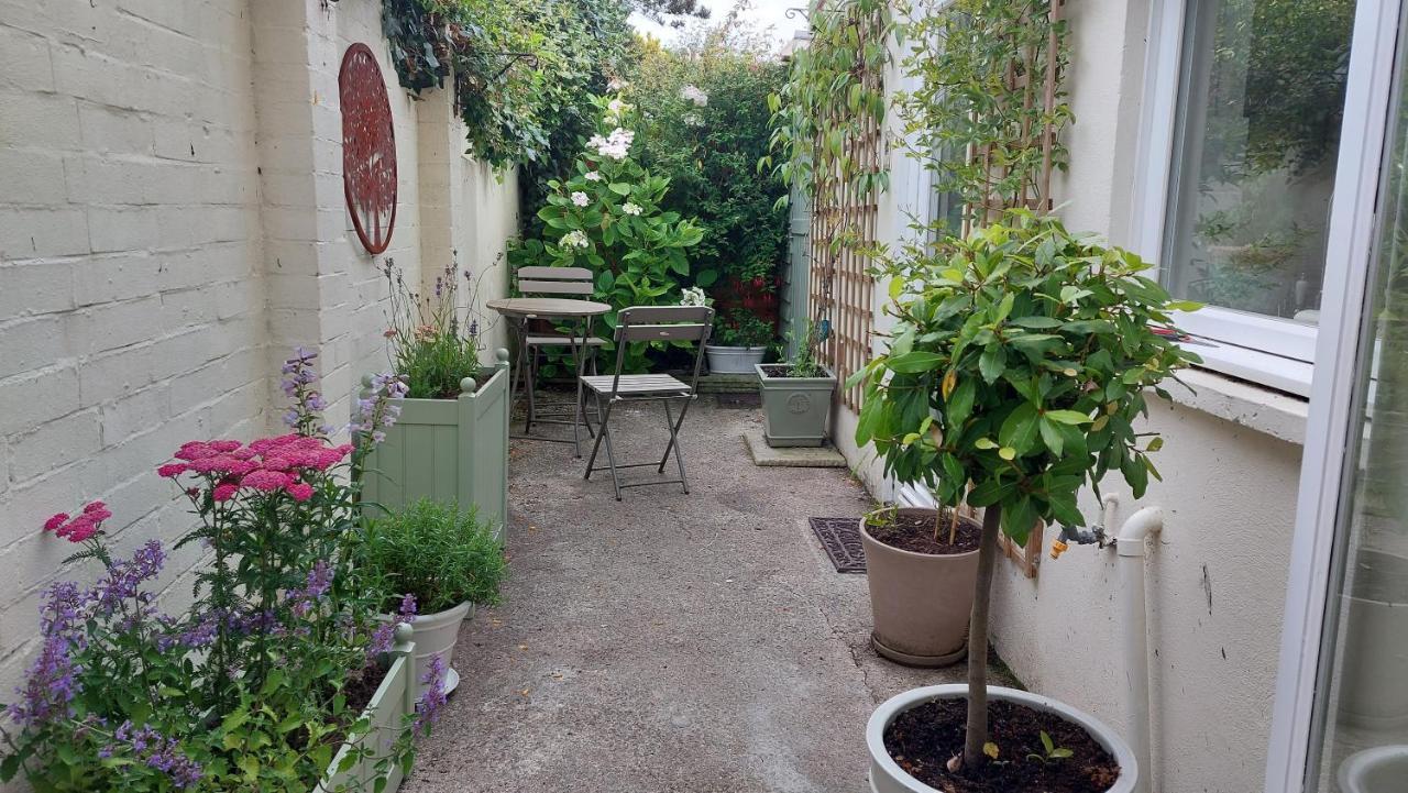 Bed and Breakfast Aroha Glastonbury Exterior foto